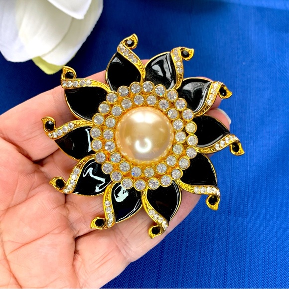 Vintage Joan Rivers Huge Flower Brooch Black Rhinestone Enamel Goldtone Rare - Picture 2 of 4